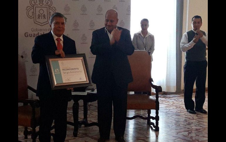 Alfaro considera de gran significado que Bustamante sea reconocido durante el aniversario de la ciudad. TWITTER / @GuadalajaraGob