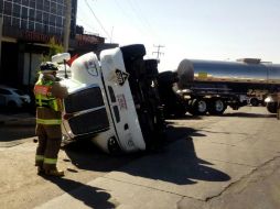 El accidente ocurrió el mediodía de este martes en el ingreso a Tepatitlán. ESPECIAL / Protección Civil Jalisco
