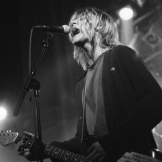 Subastarán guitarra que pertenecía a Kurt Cobain