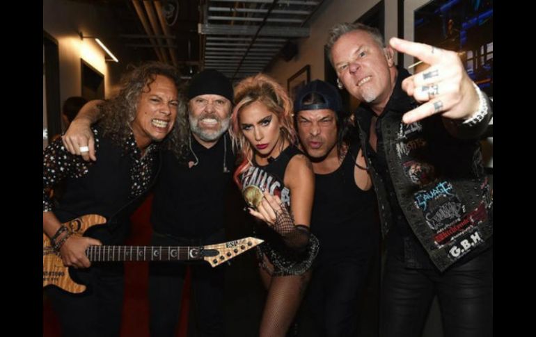 Metallica tuvo un dueto junto a Lady Gaga en los Grammy donde el micrófono de James Hetfield estaba muerto. INSTAGRAM / metallica
