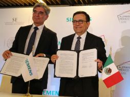El CEO de Siemens, Joe Kaeser (izq) y el secretario de Economía, Ildefonso Guajardo dieron a conocer la información. SUN / J. Reyes
