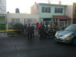 El hombre presentó al menos tres impactos de bala en el cráneo. Vestía una playera azul marino y pantalón de mezclilla. ESPECIAL /