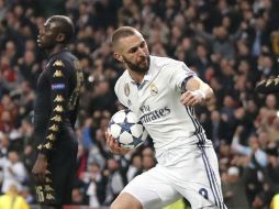 Karim Benzema celebra el primer tanto de los españoles. AP / D. Ochoa
