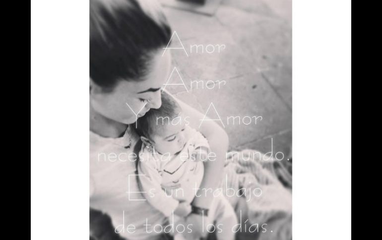 En la imagen, Bárbara Mori aparece cargando a Mila. INSTAGRAM / delamori