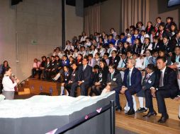 Mancera y los pequeños disfrutaron de la proyección ‘Latido Milenario: Nuestra Gran Ciudad’. TWITTER / @ManceraMiguelMX