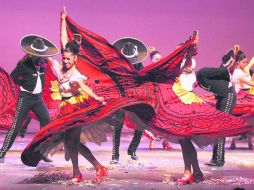 Tradiciones. Bailarines interpretando sones a ritmo de mariachi. NTX /