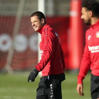 Bayer y 'Chicharito' van por la victoria ante el Augsburgo