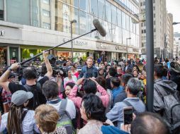O'Brien accedió a tomarse fotografías y a firmar autografos. TWITTER / @ConanOBrien