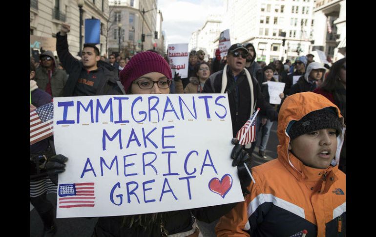 La protesta va dirigida contra la política del presidente Trump por su amenaza de deportar a millones de indocumentados. EFE / M. Reynolds