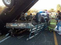 Los vehículos se impactaron poco antes de las 17:30 horas a la altura del kilómetro 8. ESPECIAL / Protección Civil Jalisco