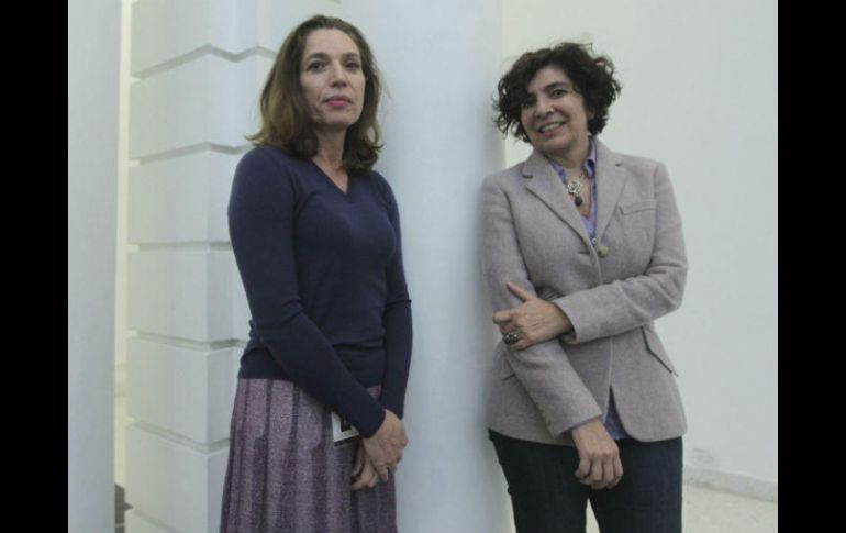 Laura Ayala y Maribel Arteaga, coordinadora de exposiciones y directora del MUSA. EL INFORMADOR / F. Atilano