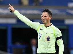 Con  41 años, cuenta con 12 temporadas de experiencia en Inglaterra y el año pasado pitó la final de la Champions y la de la Eurocopa. AFP / P. Ellis