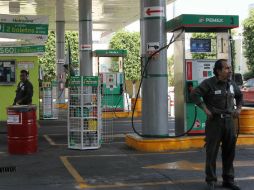 El DOF dio a conocer que debido a la volatilidad, es necesario mantener el IEPS a los combustibles automotrices. EFE / ARCHIVO