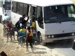Las familias vuelven desde otras poblaciones sirias donde buscaron refugio, incluso del extranjero. EFE / SANA