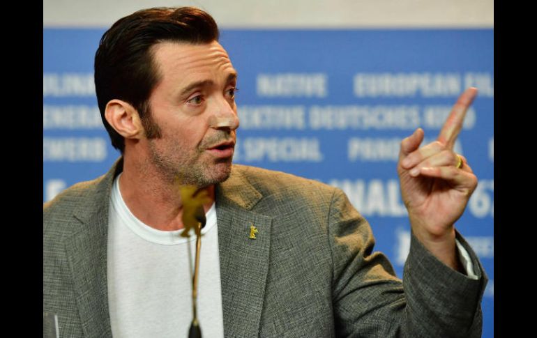 ''Todo bien. Ya está resuelto, todo arreglado, todo bien. Gracias por preguntar'', dijo en el debut de la película. AFP / J. Macdougall