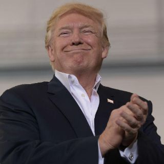 'Dictadores' empiezan reprimiendo a la prensa: McCain a Trump