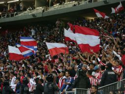Esta noche los colores rojiblancos brillan más que nunca. EL INFORMADOR / R. Tamayo