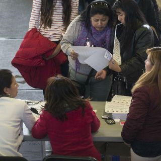 Abren los centros de votación en Ecuador
