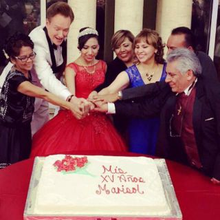Conan O'Brien apadrina a quinceañera mexicana