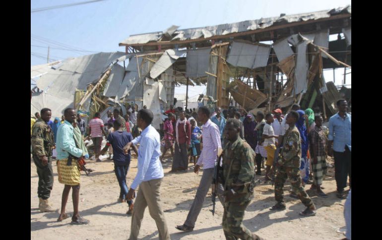 El atentado tuvo lugar en el mercado de Kawo-Godey, en el barrio de Wadajir, cuando numerosas personas hacían compras. EFE / S. Yusuf