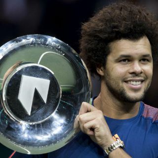 Jo-Wilfried Tsonga logra su título 13