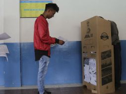 Un total de 12 millones 816 mil 698 electores estaban habilitados para ejercer su voto este domingo. AP / D. Ochoa