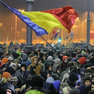 Miles de manifestantes en Rumanía contra el gobierno