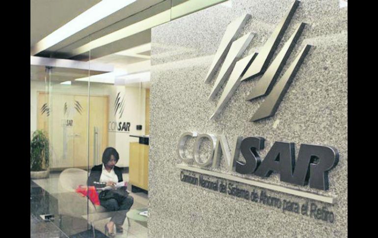 La Consar llama a que las personas que ya no laboran se involucren y tomen el control de su Afore. ESPECIAL /