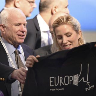 John McCain pide libertad de prensa