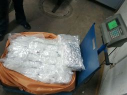 El sujeto, reconocido como 'Omar N' de 22 años, dijo ser originario de Coatzacoalcos, Veracruz. ESPECIAL / Policía Federal