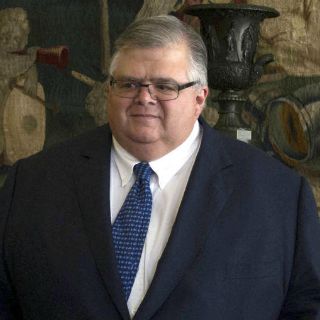 Carstens acepta quedarse hasta noviembre en Banxico