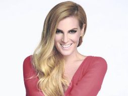 Angie Taddei. La cantante y conductora explora el nuevo proyecto de moda de la mano de E! Entertainment. ESPECIAL / Cortesía E! Entertainment