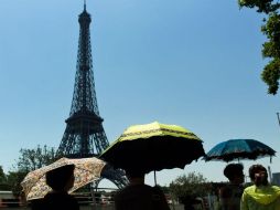 El turismo internacional fue el que sufrió el mayor descenso, particularmente el de japoneses que visitan la capital francesa. AP / ARCHIVO