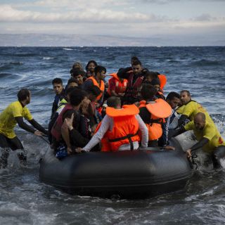 Hallan 74 cadáveres de inmigrantes frente a la costa de Libia