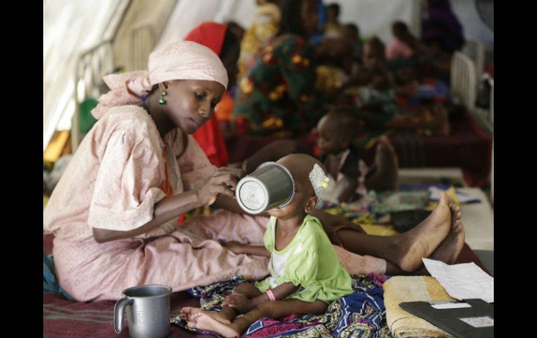 El Gobierno se esfuerza por llevar ayuda a la gente en sus propios distritos, a fin de evitar el camino a pie en busca de asistencia. AP / S. Alamba