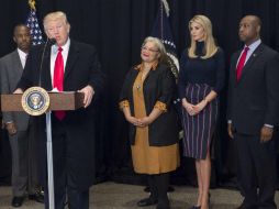 El presidente de EU ofrece un breve mensaje sobre la amenazas que 11 centros judíos recibieron este lunes. AFP / S. Loeb