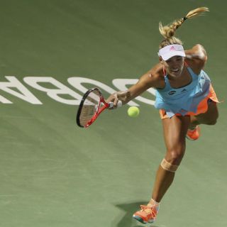 Angelique Kerber avanza en torneo de Dubái
