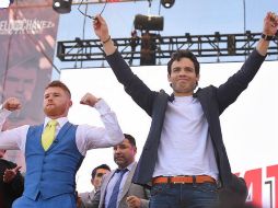 Chávez Jr. (I) se muestra confiado en vencer a Álvarez (D). MEXSPORT / ARCHIVO