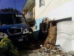 El incidente complicó la vialidad de la zona pues los vehículos no pudieron ser retirados. ESPECIAL /