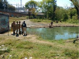 Elementos de la Unidad de Protección Civil y Bomberos de Tonalá acudieron al lugar del incidente para realizar el rescate del cuerpo. ESPECIAL /