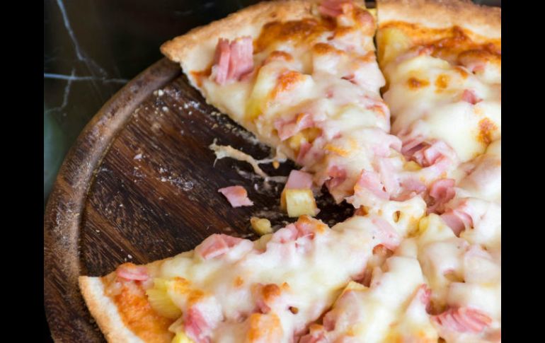 En redes sociales se hizo viral el 'hashtag' #pineappleonpizza para defender la pizza hawaiana. TWITTER / @Canada