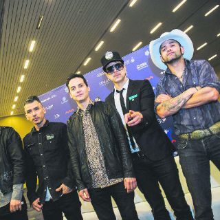 Kinky reclama su trono electrónico