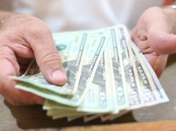 En bancos de la capital mexicana la moneda de origen estadounidense retrocedió 25 centavos frente a la sesión previa. EL INFORMADOR / ARCHIVO