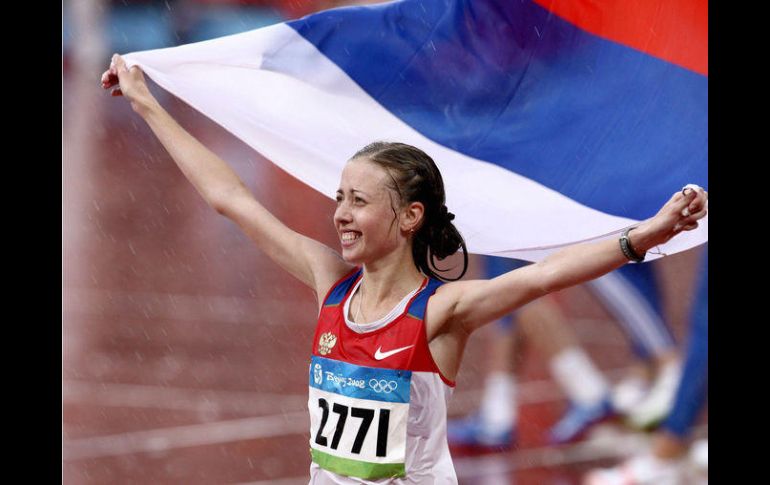Olga Kaniskina de Rusia celebra al finalizar la caminata de 20 kilómetros en Juegos Olímpicos de Beijing 2008. NTX / ARCHIVO