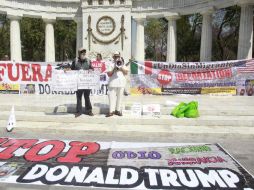 Los norteamericanos participan en la protesta para dejar constancia de que están en desacuerdo con la política de Trump. EFE / M. Guzmán