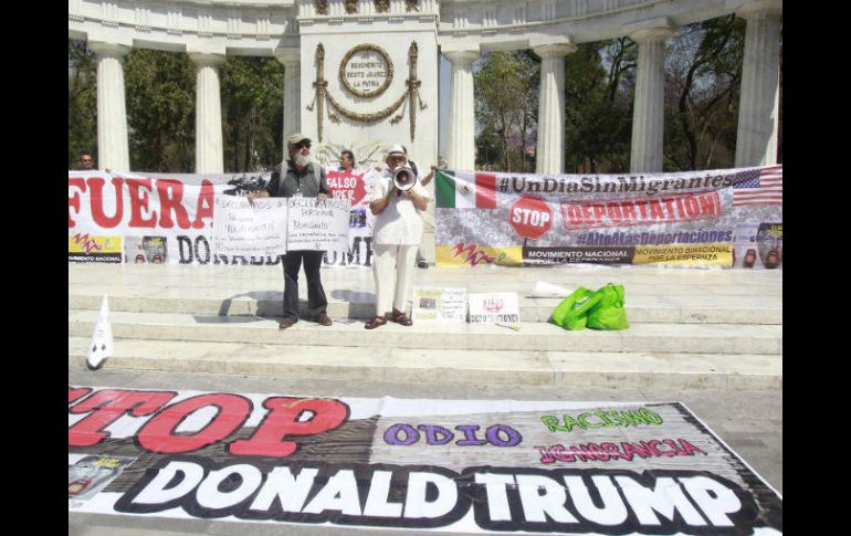 Los norteamericanos participan en la protesta para dejar constancia de que están en desacuerdo con la política de Trump. EFE / M. Guzmán