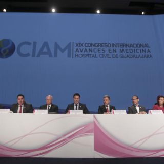 Preservar humanismo-tecnología, clave en la medicina actual