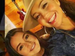 ‘‘Hoy tuve el placer de conocer a esta increíble persona. Una persona sin duda muy especial’’ escribe respecto al encuentro con Thalía. INSTAGRAM / @rubibarraoficial