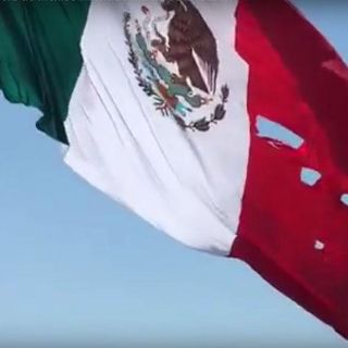 Bandera se rasga durante ceremonia