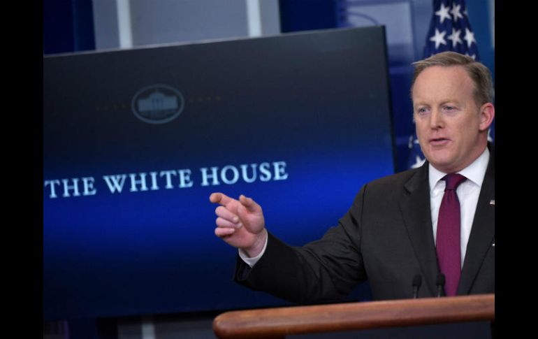 Spicer evita precisar si las redadas afectarán a aquellos que hayan cometido faltas administrativas. AFP / M. Ngan